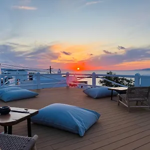 https://wood-white.hotels-in-mykonosisland.net